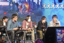 画像ギャラリー No.016のサムネイル画像 / 全16チームで頂点が争われた「大乱闘スマッシュブラザーズ 2on2プレミアムファイト」決勝トーナメント。桜井政博氏も登場して会場は大盛り上がり