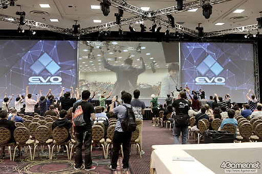 画像ギャラリー No.004のサムネイル画像 / ［EVO2015］「鉄拳7」でノビ選手が劇的優勝。「UMvC3」ではCross選手とRF選手が最終日の決勝トーナメントへ駒を進めたEVO2日目まとめ