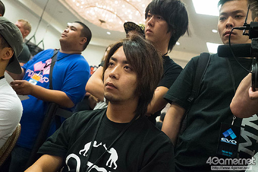 画像ギャラリー No.007のサムネイル画像 / ［EVO2015］「鉄拳7」でノビ選手が劇的優勝。「UMvC3」ではCross選手とRF選手が最終日の決勝トーナメントへ駒を進めたEVO2日目まとめ