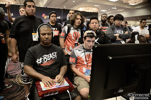 画像ギャラリー No.009のサムネイル画像 / ［EVO2015］「鉄拳7」でノビ選手が劇的優勝。「UMvC3」ではCross選手とRF選手が最終日の決勝トーナメントへ駒を進めたEVO2日目まとめ