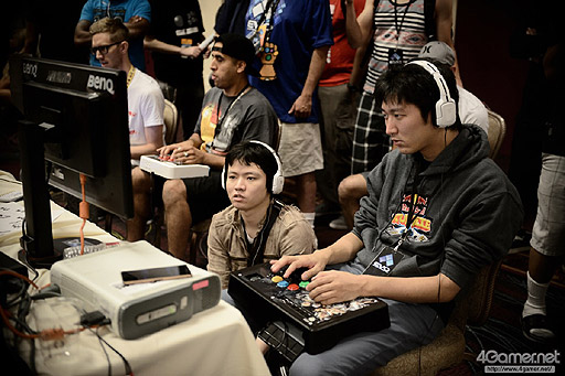 画像ギャラリー No.010のサムネイル画像 / ［EVO2015］「鉄拳7」でノビ選手が劇的優勝。「UMvC3」ではCross選手とRF選手が最終日の決勝トーナメントへ駒を進めたEVO2日目まとめ