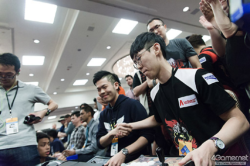 画像ギャラリー No.028のサムネイル画像 / ［EVO2015］「鉄拳7」でノビ選手が劇的優勝。「UMvC3」ではCross選手とRF選手が最終日の決勝トーナメントへ駒を進めたEVO2日目まとめ