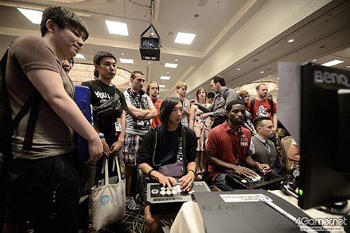画像ギャラリー No.030のサムネイル画像 / ［EVO2015］「鉄拳7」でノビ選手が劇的優勝。「UMvC3」ではCross選手とRF選手が最終日の決勝トーナメントへ駒を進めたEVO2日目まとめ