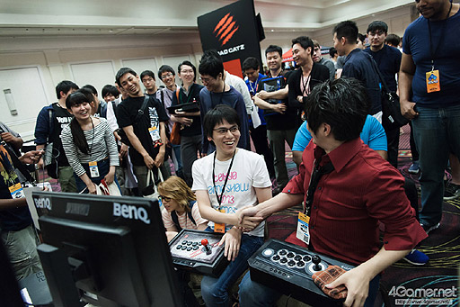 画像ギャラリー No.038のサムネイル画像 / ［EVO2015］「鉄拳7」でノビ選手が劇的優勝。「UMvC3」ではCross選手とRF選手が最終日の決勝トーナメントへ駒を進めたEVO2日目まとめ