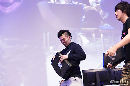 画像ギャラリー No.041のサムネイル画像 / ［EVO2015］「鉄拳7」でノビ選手が劇的優勝。「UMvC3」ではCross選手とRF選手が最終日の決勝トーナメントへ駒を進めたEVO2日目まとめ