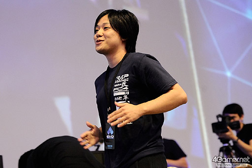 画像ギャラリー No.042のサムネイル画像 / ［EVO2015］「鉄拳7」でノビ選手が劇的優勝。「UMvC3」ではCross選手とRF選手が最終日の決勝トーナメントへ駒を進めたEVO2日目まとめ