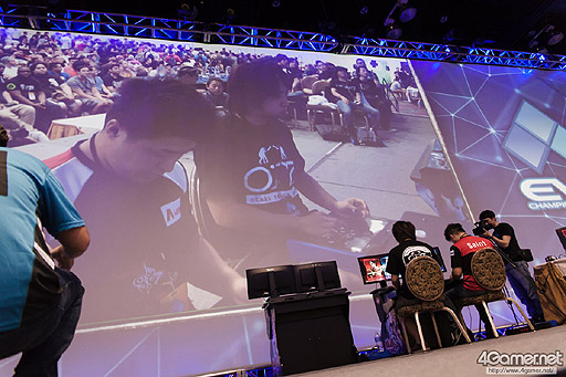 画像ギャラリー No.049のサムネイル画像 / ［EVO2015］「鉄拳7」でノビ選手が劇的優勝。「UMvC3」ではCross選手とRF選手が最終日の決勝トーナメントへ駒を進めたEVO2日目まとめ