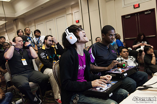 画像ギャラリー No.059のサムネイル画像 / ［EVO2015］「鉄拳7」でノビ選手が劇的優勝。「UMvC3」ではCross選手とRF選手が最終日の決勝トーナメントへ駒を進めたEVO2日目まとめ