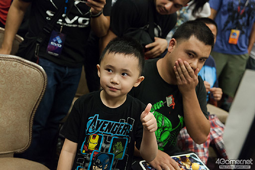 画像ギャラリー No.060のサムネイル画像 / ［EVO2015］「鉄拳7」でノビ選手が劇的優勝。「UMvC3」ではCross選手とRF選手が最終日の決勝トーナメントへ駒を進めたEVO2日目まとめ