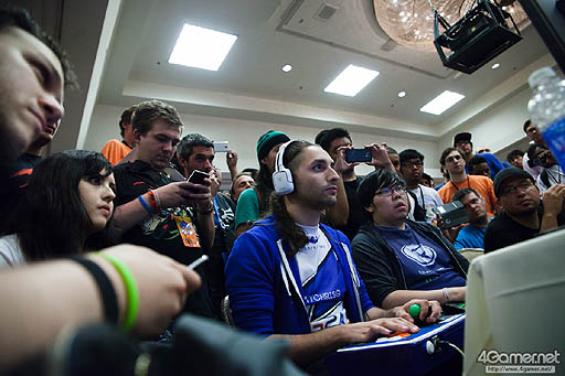 画像ギャラリー No.074のサムネイル画像 / ［EVO2015］「鉄拳7」でノビ選手が劇的優勝。「UMvC3」ではCross選手とRF選手が最終日の決勝トーナメントへ駒を進めたEVO2日目まとめ