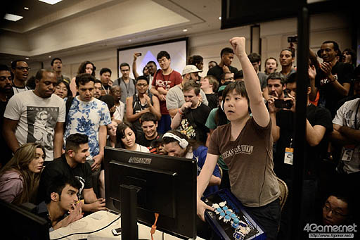 画像ギャラリー No.075のサムネイル画像 / ［EVO2015］「鉄拳7」でノビ選手が劇的優勝。「UMvC3」ではCross選手とRF選手が最終日の決勝トーナメントへ駒を進めたEVO2日目まとめ