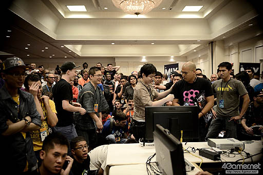 画像ギャラリー No.079のサムネイル画像 / ［EVO2015］「鉄拳7」でノビ選手が劇的優勝。「UMvC3」ではCross選手とRF選手が最終日の決勝トーナメントへ駒を進めたEVO2日目まとめ