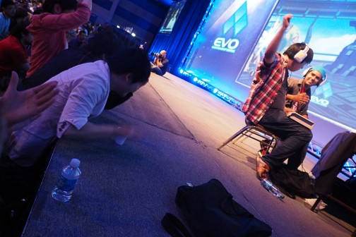 画像ギャラリー No.034のサムネイル画像 / ［EVO2014］ときど選手の活躍なるか。「KOF XIII」決勝を含む「Evolution 2014」2日目まとめ。「UMvC3」「BBCP」などの予選にも注目
