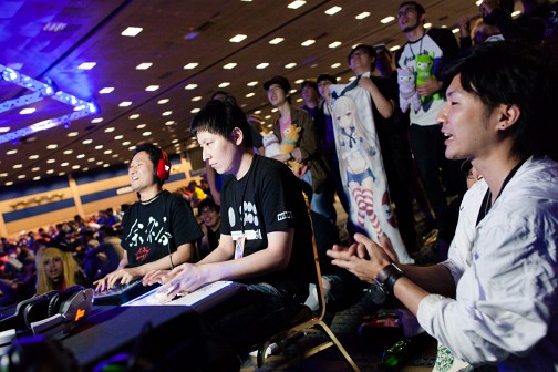 画像ギャラリー No.044のサムネイル画像 / ［EVO2014］ときど選手の活躍なるか。「KOF XIII」決勝を含む「Evolution 2014」2日目まとめ。「UMvC3」「BBCP」などの予選にも注目
