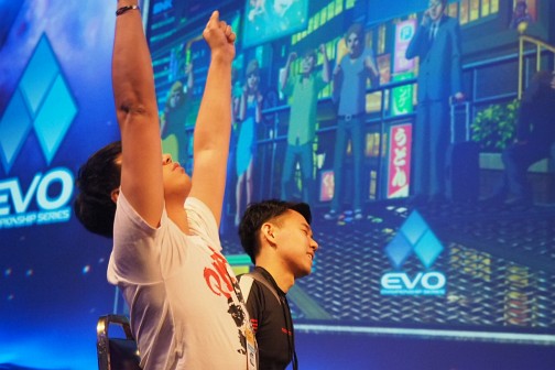 画像ギャラリー No.045のサムネイル画像 / ［EVO2014］ときど選手の活躍なるか。「KOF XIII」決勝を含む「Evolution 2014」2日目まとめ。「UMvC3」「BBCP」などの予選にも注目