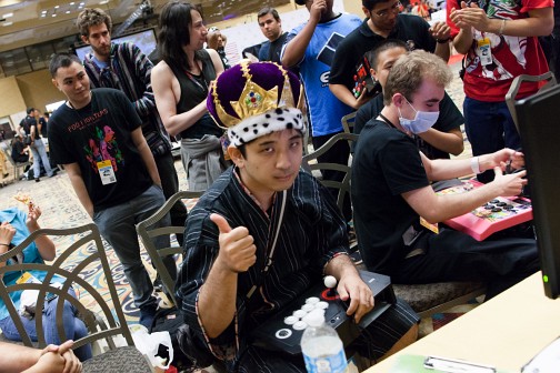 画像ギャラリー No.057のサムネイル画像 / ［EVO2014］ときど選手の活躍なるか。「KOF XIII」決勝を含む「Evolution 2014」2日目まとめ。「UMvC3」「BBCP」などの予選にも注目