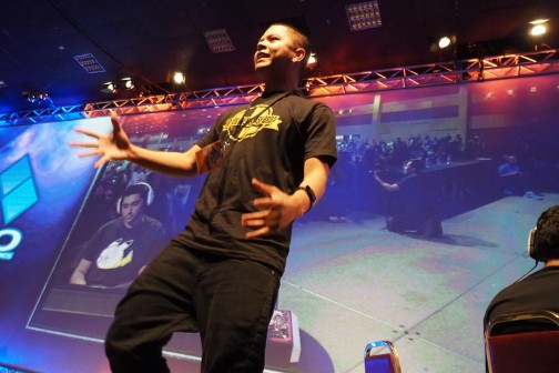 画像ギャラリー No.065のサムネイル画像 / ［EVO2014］ときど選手の活躍なるか。「KOF XIII」決勝を含む「Evolution 2014」2日目まとめ。「UMvC3」「BBCP」などの予選にも注目