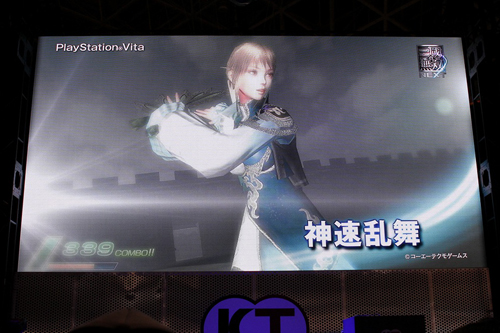 画像ギャラリー No.010のサムネイル画像 / ［TGS 2011］「真・三國無双 NEXT」の紹介ステージをレポート。直感的なインタフェースから3G回線，そしてカメラまで，Vitaの機能をフルに活用した“次の無双”に