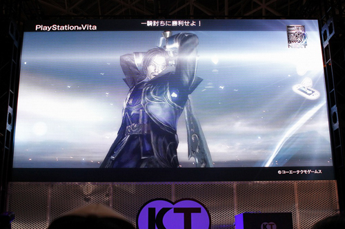 画像ギャラリー No.025のサムネイル画像 / ［TGS 2011］「真・三國無双 NEXT」の紹介ステージをレポート。直感的なインタフェースから3G回線，そしてカメラまで，Vitaの機能をフルに活用した“次の無双”に