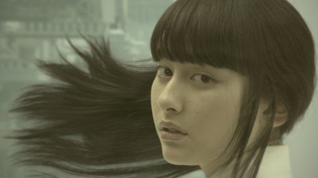 画像ギャラリー No.008のサムネイル画像 / 「GRAVITY DAZE/重力的眩暈：上層への帰還において、彼女の内宇宙に生じた摂動」，早見あかりさんを起用した新テレビCMが5月12日に放送開始