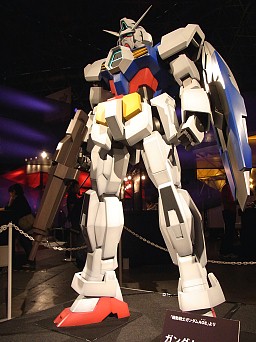 画像ギャラリー No.003のサムネイル画像 / ゲーム版「機動戦士ガンダムAGE」と，iOS端末でレイトン教授の息子が活躍する「レイトンブラザーズ ミステリールーム」を体験してきた
