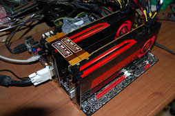 画像ギャラリー No.007のサムネイル画像 / HD 7970の3＆2-way CrossFireX動作検証レポート。伸びるスコアとアイドル時に止まるファンを確認する