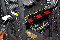 画像ギャラリー No.003のサムネイル画像 / ［COMPUTEX］PowerColor，「HD 7970 X2」カードの実動デモを展示。フルスペックのHD 7970を1枚のカードに2基搭載