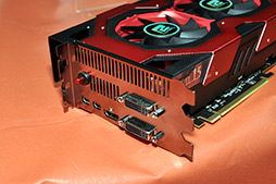 画像ギャラリー No.006のサムネイル画像 / ［COMPUTEX］PowerColor，「HD 7970 X2」カードの実動デモを展示。フルスペックのHD 7970を1枚のカードに2基搭載