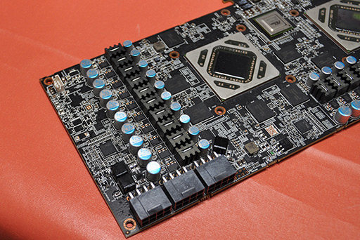 画像ギャラリー No.009のサムネイル画像 / ［COMPUTEX］PowerColor，「HD 7970 X2」カードの実動デモを展示。フルスペックのHD 7970を1枚のカードに2基搭載
