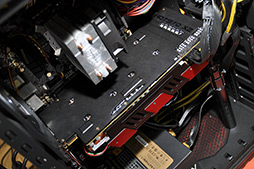 画像ギャラリー No.010のサムネイル画像 / ［COMPUTEX］PowerColor，「HD 7970 X2」カードの実動デモを展示。フルスペックのHD 7970を1枚のカードに2基搭載