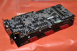 画像ギャラリー No.011のサムネイル画像 / ［COMPUTEX］PowerColor，「HD 7970 X2」カードの実動デモを展示。フルスペックのHD 7970を1枚のカードに2基搭載