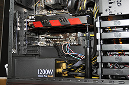 画像ギャラリー No.012のサムネイル画像 / ［COMPUTEX］PowerColor，「HD 7970 X2」カードの実動デモを展示。フルスペックのHD 7970を1枚のカードに2基搭載