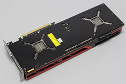 画像ギャラリー No.004のサムネイル画像 / 「Radeon HD 7990」レビュー。“AMD純正”の「デュアルHD 7970 GHz Edition」カードはGTX 690より速いのか 