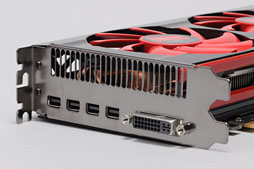 画像ギャラリー No.005のサムネイル画像 / 「Radeon HD 7990」レビュー。“AMD純正”の「デュアルHD 7970 GHz Edition」カードはGTX 690より速いのか 