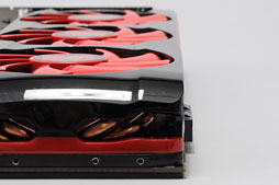 画像ギャラリー No.011のサムネイル画像 / 「Radeon HD 7990」レビュー。“AMD純正”の「デュアルHD 7970 GHz Edition」カードはGTX 690より速いのか 