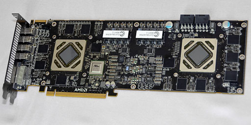 画像ギャラリー No.020のサムネイル画像 / 「Radeon HD 7990」レビュー。“AMD純正”の「デュアルHD 7970 GHz Edition」カードはGTX 690より速いのか 