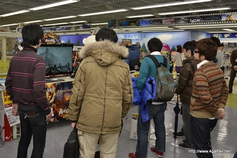 画像ギャラリー No.001のサムネイル画像 / 「ナルティメットストームジェネレーション」＆「ASURA'S WRATH」発売記念体験会＆サイン会をレポート。松山 洋氏からのビデオメッセージも掲載