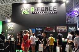 画像ギャラリー No.001のサムネイル画像 / ［TGS 2011］なぜに忍者がポールダンス？　スマートフォン向けゲームを展示していた「R-FORCE」ブースレポート