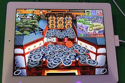 画像ギャラリー No.011のサムネイル画像 / ［TGS 2011］なぜに忍者がポールダンス？　スマートフォン向けゲームを展示していた「R-FORCE」ブースレポート