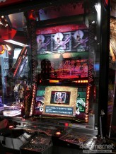 画像ギャラリー No.007のサムネイル画像 / 「モンハン」モチーフのメダルゲーム2機種が発表されたカプコンのプライベートショー。大画面とど派手なジャックポット演出に注目