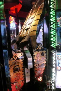 画像ギャラリー No.009のサムネイル画像 / ［AMショー2011］「モンスターハンター メダルハンティング」など，メダルゲーム中心のカプコンブース。32インチディスプレイ×2の迫力は必見だ