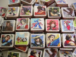画像ギャラリー No.001のサムネイル画像 / 「イーカプコンお台場出張所」に限定アイテムが登場。第1弾は明日発売