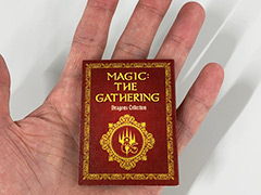 「M:tG」×「D＆D」コラボ記念の豆本が登場。歴代ドラゴンのカード画像を収録した一品で，Twitterにてプレゼント企画が開始