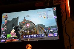 画像ギャラリー No.030のサムネイル画像 / KONAMIのアーケード用TPS「スティールクロニクル」のロケテストレポートを掲載。巨大な敵が相手の歯ごたえある協力プレイが魅力