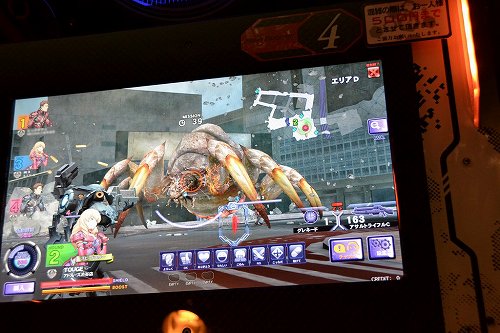 画像ギャラリー No.031のサムネイル画像 / KONAMIのアーケード用TPS「スティールクロニクル」のロケテストレポートを掲載。巨大な敵が相手の歯ごたえある協力プレイが魅力
