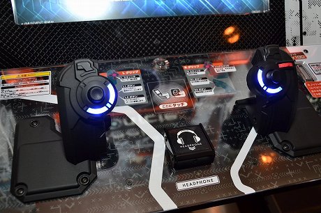 画像ギャラリー No.035のサムネイル画像 / KONAMIのアーケード用TPS「スティールクロニクル」のロケテストレポートを掲載。巨大な敵が相手の歯ごたえある協力プレイが魅力