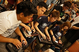 画像ギャラリー No.010のサムネイル画像 / ［EVO2012］海外勢のハイレベルなプレイが目立った「EVO2012」2日目まとめ。決勝トーナメントに向かう日本人選手のコメントも掲載
