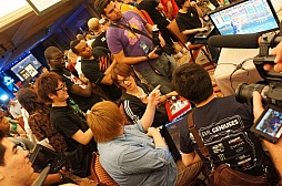 画像ギャラリー No.014のサムネイル画像 / ［EVO2012］海外勢のハイレベルなプレイが目立った「EVO2012」2日目まとめ。決勝トーナメントに向かう日本人選手のコメントも掲載