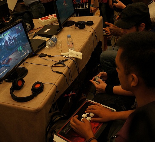 画像ギャラリー No.016のサムネイル画像 / ［EVO2012］海外勢のハイレベルなプレイが目立った「EVO2012」2日目まとめ。決勝トーナメントに向かう日本人選手のコメントも掲載
