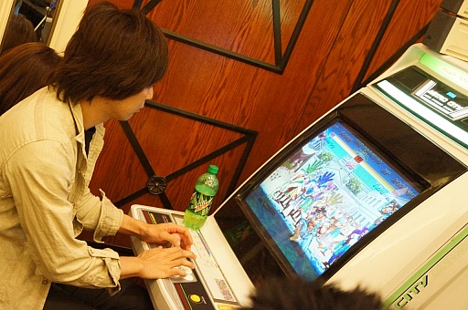 画像ギャラリー No.021のサムネイル画像 / ［EVO2012］海外勢のハイレベルなプレイが目立った「EVO2012」2日目まとめ。決勝トーナメントに向かう日本人選手のコメントも掲載